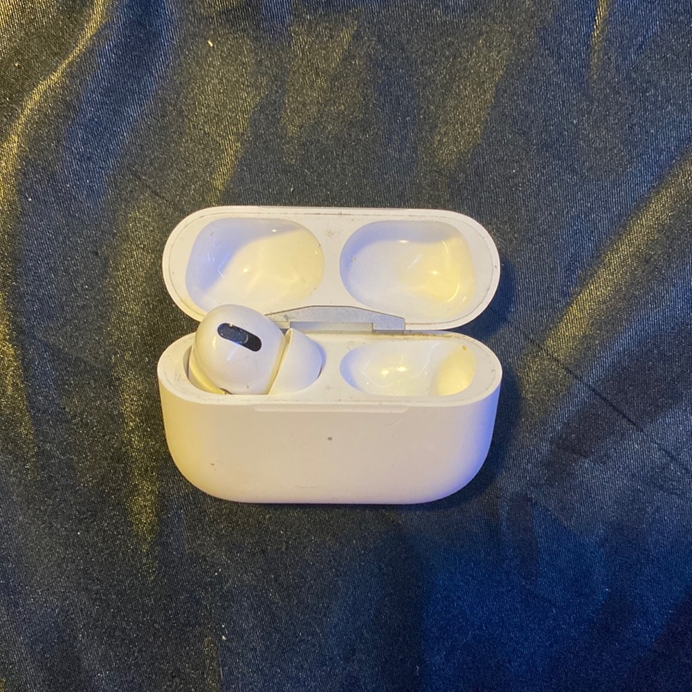 air pod pros (only left)